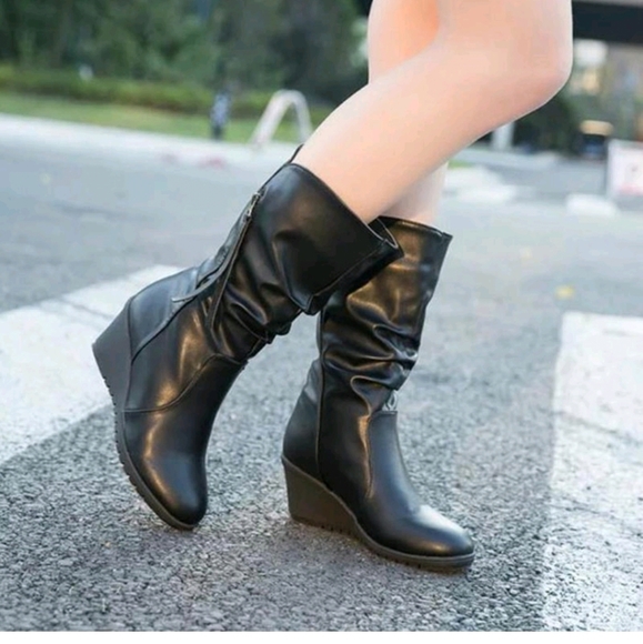 Shoes - SOLD  Womens Retro wedge marshmellow pull-on calf boots